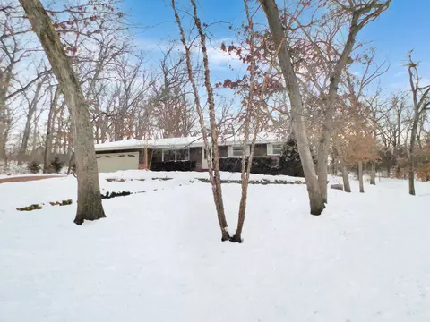 7809 Bond Dr, Roscoe, IL 61073