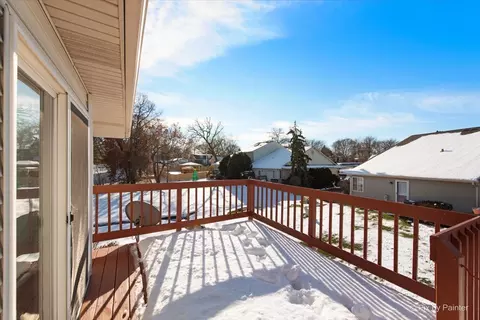 Exterior - 1740 Pine St, Mchenry, IL 60051 photo 3 of 5