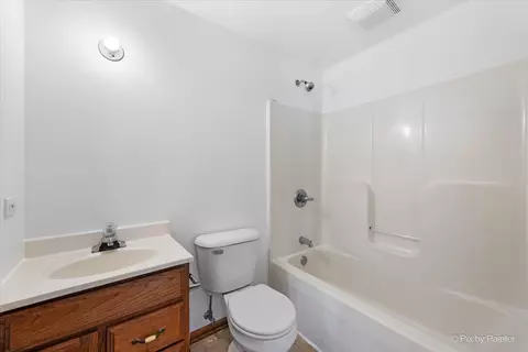 Bath - 1740 Pine St, Mchenry, IL 60051 photo 3 of 3