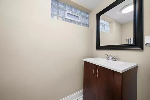 Bath - 6123 S Meade Ave, Chicago, IL 60638 photo 2 of 2