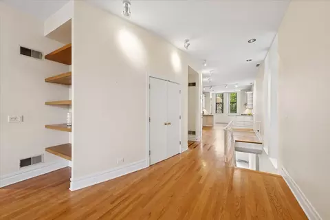 Entry Way - Undisclosed, Chicago, IL 60657 photo 1 of 2