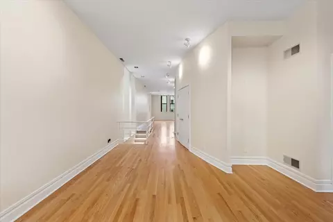 Entry Way - Undisclosed, Chicago, IL 60657 photo 2 of 2