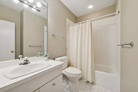 Bath - Undisclosed, Chicago, IL 60657 photo 3 of 3