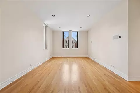 Living - Undisclosed, Chicago, IL 60657 photo 2 of 4