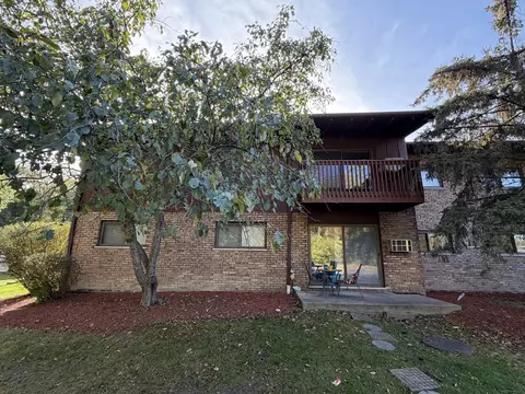 100 Willow Ln #201B, Willow Springs, IL 60480