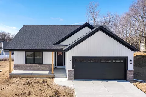 2503 Treeline Dr, Bloomington, IL 61704