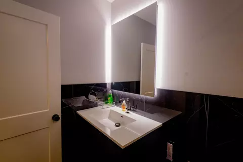 Bath - 740 67th Pl, Willowbrook, IL 60527 photo 4 of 8