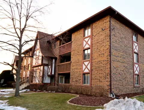 10400 Circle Dr S #102, Oak Lawn, IL 60453