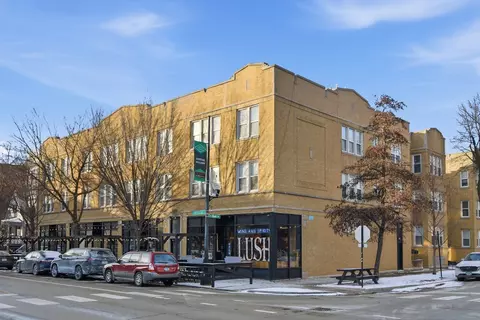 2234 W Roscoe St #3, Chicago, IL 60618