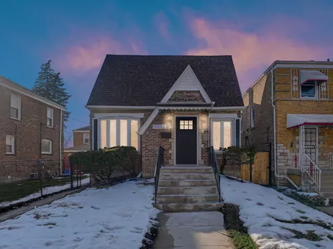 8352 S Saint Lawrence Ave, Chicago, IL 60619