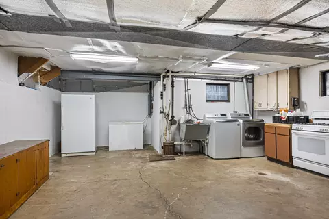 Undisclosed, Des Plaines, IL 60016 photo 24