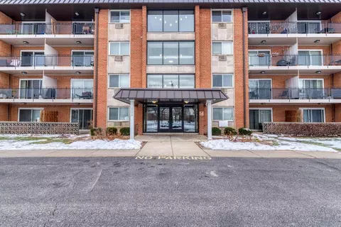 2234 S Goebbert Rd #118, Arlington Heights, IL 60005