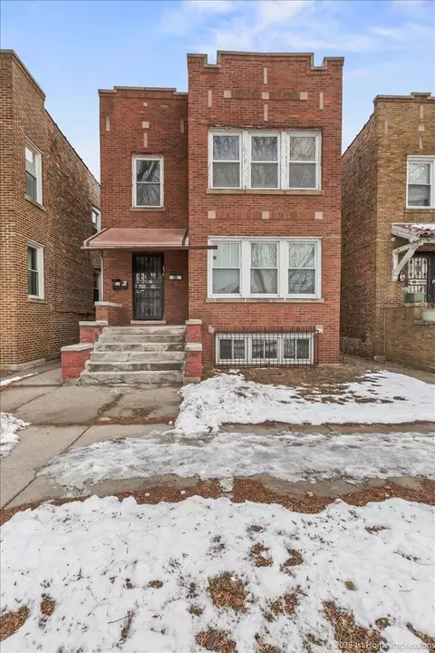 8119 S South Shore Dr, Chicago, IL 60617