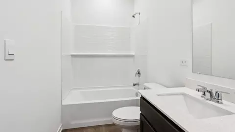 Bath - 14907 S Parkview Dr, Plainfield, IL 60544 photo 3 of 5