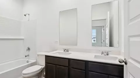 Bath - 14907 S Parkview Dr, Plainfield, IL 60544 photo 2 of 5