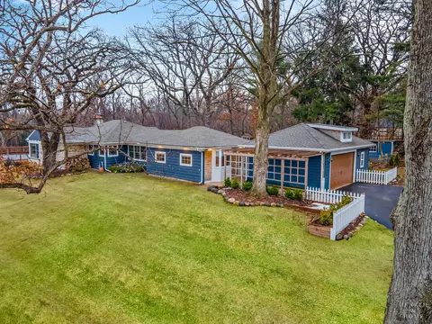 5016 Deering Oaks Ln, Crystal Lake, IL 60012