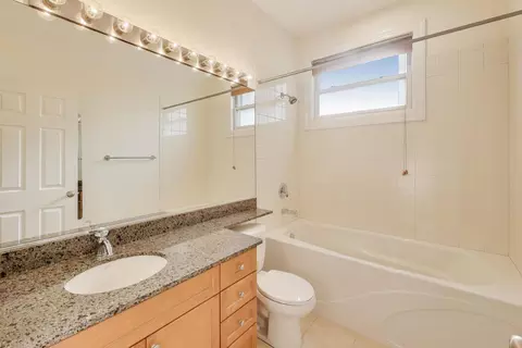 Bath - Undisclosed, Chicago, IL 60622 photo 1 of 3