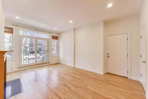 Living - Undisclosed, Chicago, IL 60622 photo 3 of 4