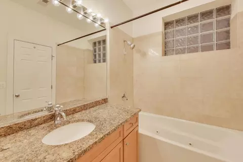 Bath - Undisclosed, Chicago, IL 60622 photo 2 of 3