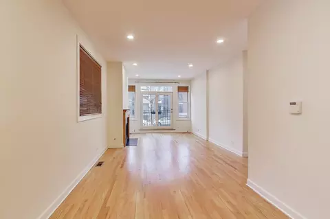 Living - Undisclosed, Chicago, IL 60622 photo 4 of 4