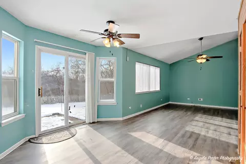 Living - 28501 Wagon Trail Ct, Lakemoor, IL 60051 photo 5 of 5