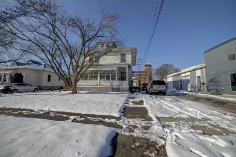 215 S 3rd St, Watseka, IL 60970