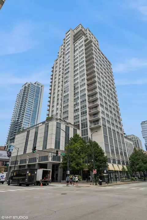 200 W Grand Ave #2303, Chicago, IL 60654