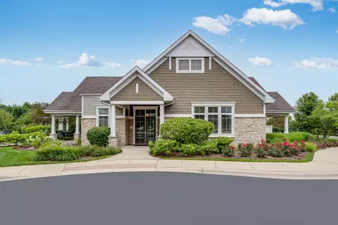 Exterior - 3102 Holden St, Elgin, IL 60124 photo 2 of 3