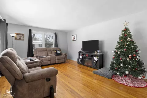Living - Undisclosed, Kankakee, IL 60901 photo 1 of 3