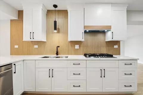 Kitchen - 303 Cedarbrook Rd, Naperville, IL 60565 photo 2 of 4