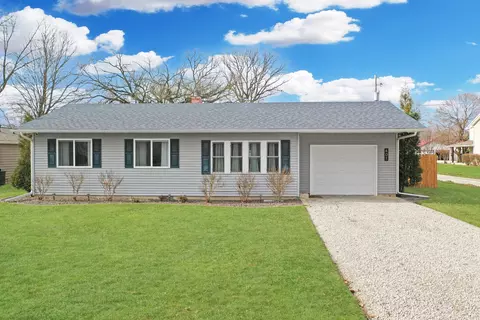 401 S Clinton St, Mclean, IL 61754