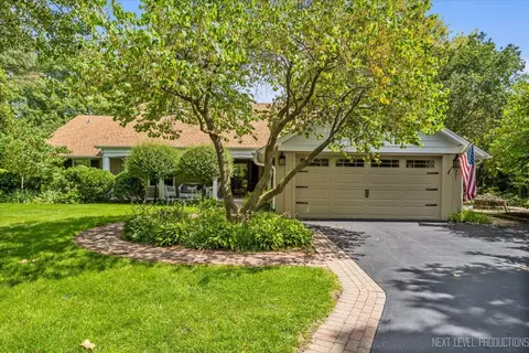 301 Country Club Pl, Geneva, IL 60134