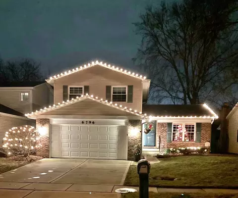 6796 Red Wing Dr, Woodridge, IL 60517