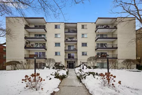820 Oakton St #3A, Evanston, IL 60202