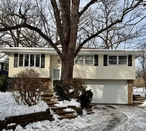 1418 Thornwood Dr, Downers Grove, IL 60516