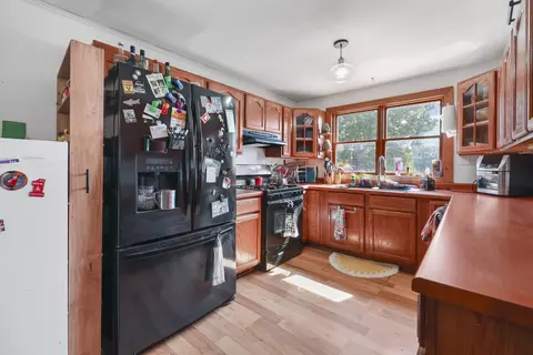 Kitchen - 180 E Us Route 6, Morris, IL 60450 photo 1 of 1