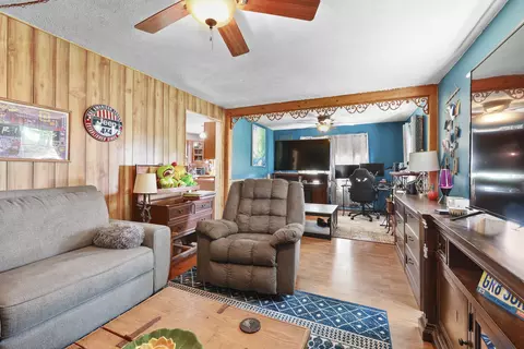 Living - 180 E Us Route 6, Morris, IL 60450 photo 2 of 3