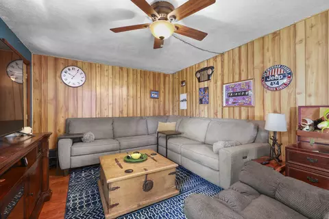 Living - 180 E Us Route 6, Morris, IL 60450 photo 1 of 3