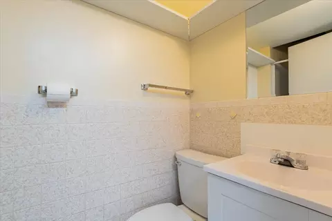 Bath - 8710 N 2100 East Rd, Downs, IL 61736 photo 2 of 2