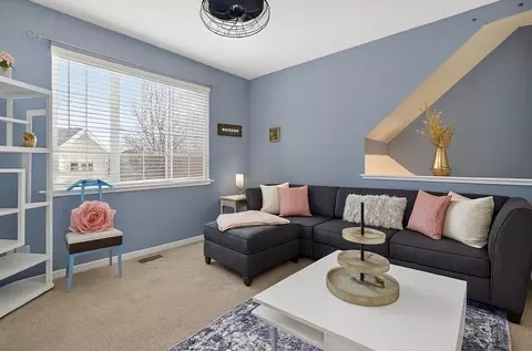 Living - 2310 Twilight Dr, Aurora, IL 60503 photo 3 of 4