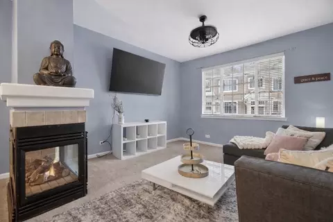 Living - 2310 Twilight Dr, Aurora, IL 60503 photo 2 of 4