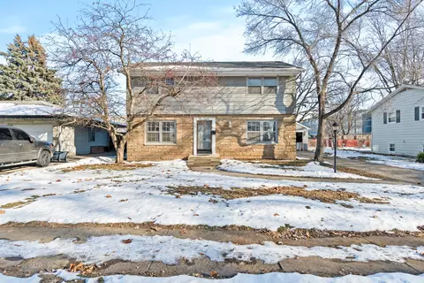 414 Bellarmine Dr E, Joliet, IL 60436