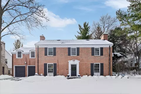 700 Park Dr, Kenilworth, IL 60043
