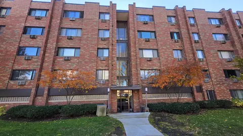 5310 N Chester Ave #223, Chicago, IL 60656