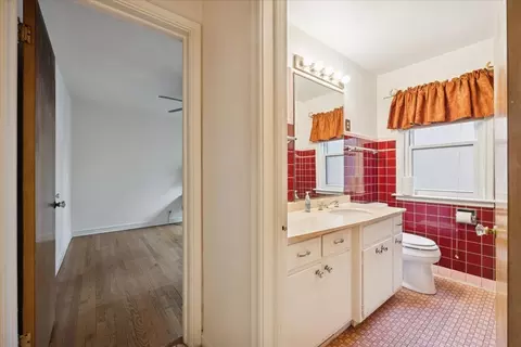 Bath - 2329 W 107th Pl, Chicago, IL 60643 photo 1 of 3