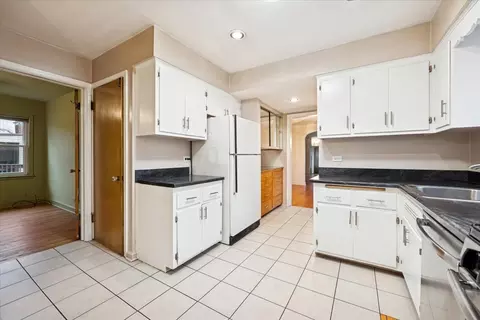 Kitchen - 2329 W 107th Pl, Chicago, IL 60643 photo 3 of 4