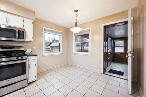 Kitchen - 2329 W 107th Pl, Chicago, IL 60643 photo 4 of 4