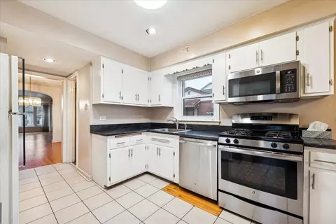 Kitchen - 2329 W 107th Pl, Chicago, IL 60643 photo 2 of 4