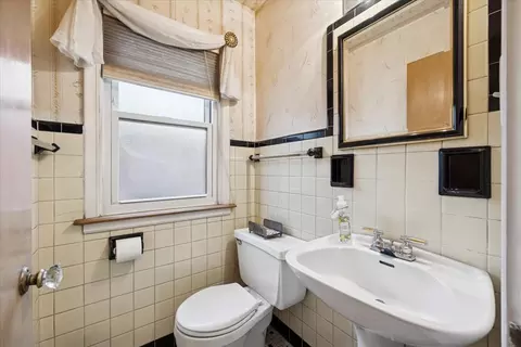 Bath - 2329 W 107th Pl, Chicago, IL 60643 photo 3 of 3