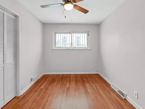 Bedroom - 8844 S Prairie Ave, Chicago, IL 60619 photo 1 of 5